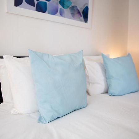 Velvet 1-Bedroom Apartment, Clockhouse, Hoddesdon Kültér fotó