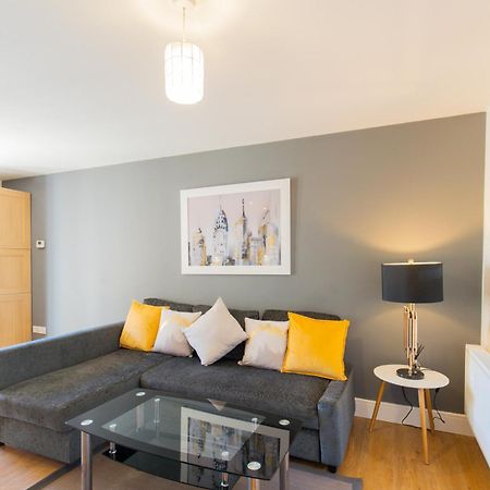 Velvet 1-Bedroom Apartment, Clockhouse, Hoddesdon Kültér fotó