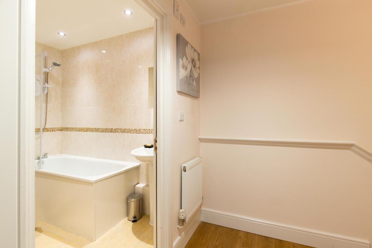 Velvet 1-Bedroom Apartment, Clockhouse, Hoddesdon Kültér fotó